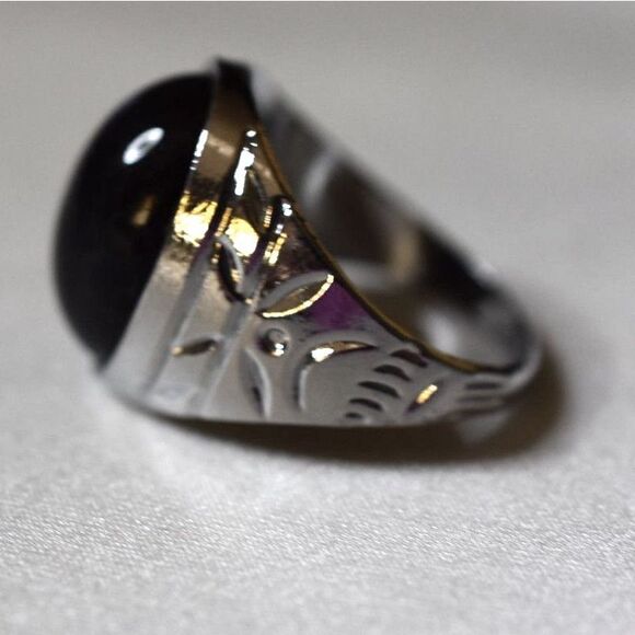 Intriguing Aztec Design Silver Tone Band Black Smooth Oval Stone Sz 11 & 13 Ring - Picture 3 of 4